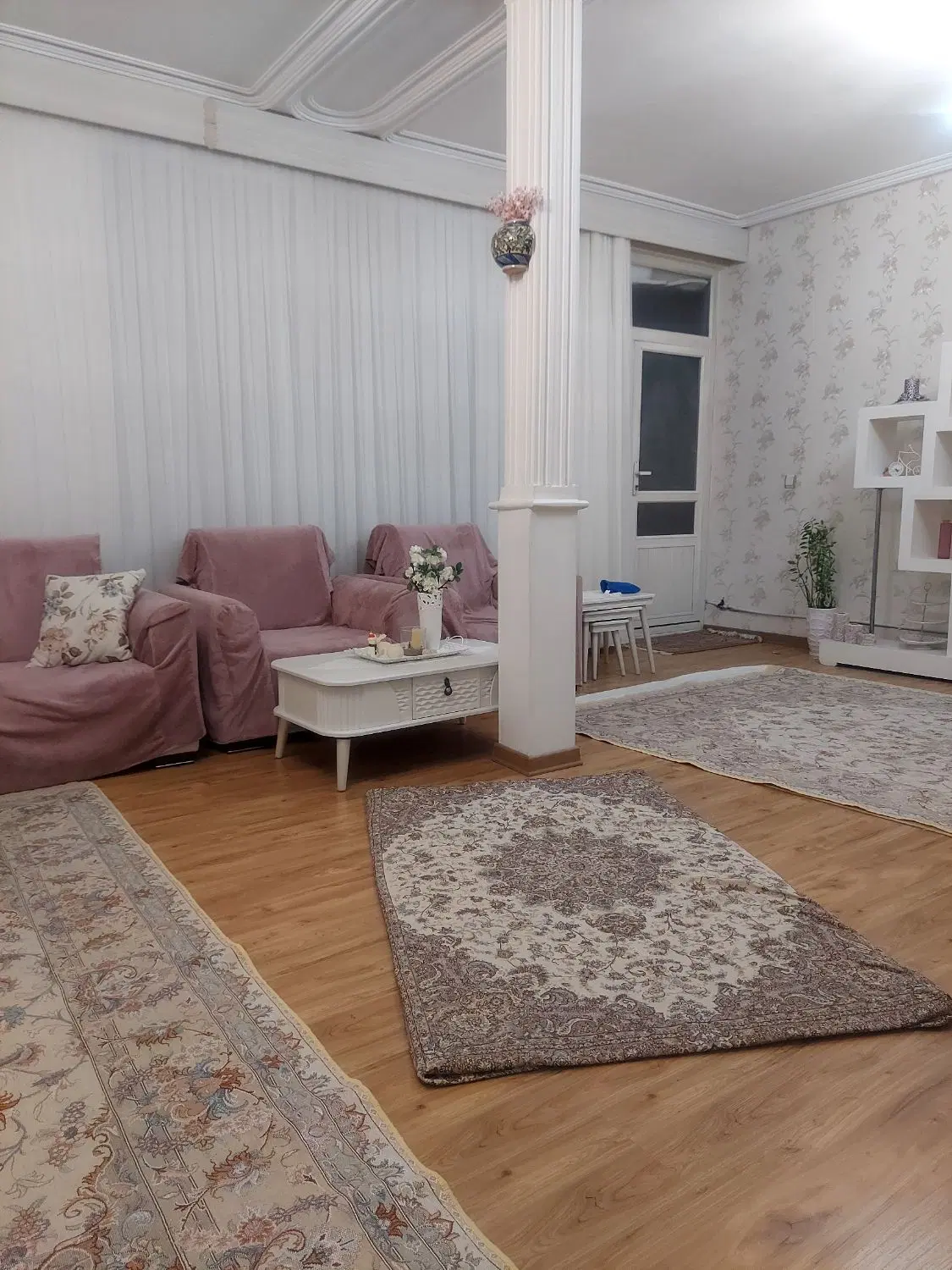 حیاط مسکونی جنوبی ۳ طبقه سرویس کامل ۱۷۰ متر
