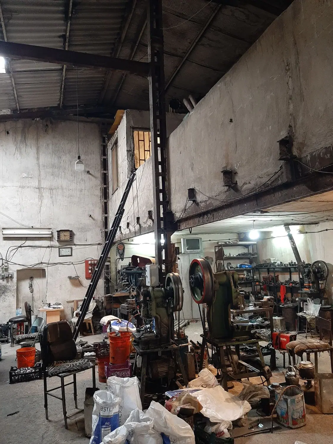 فروش کارگاه صنعتی ۱۶۰ متری