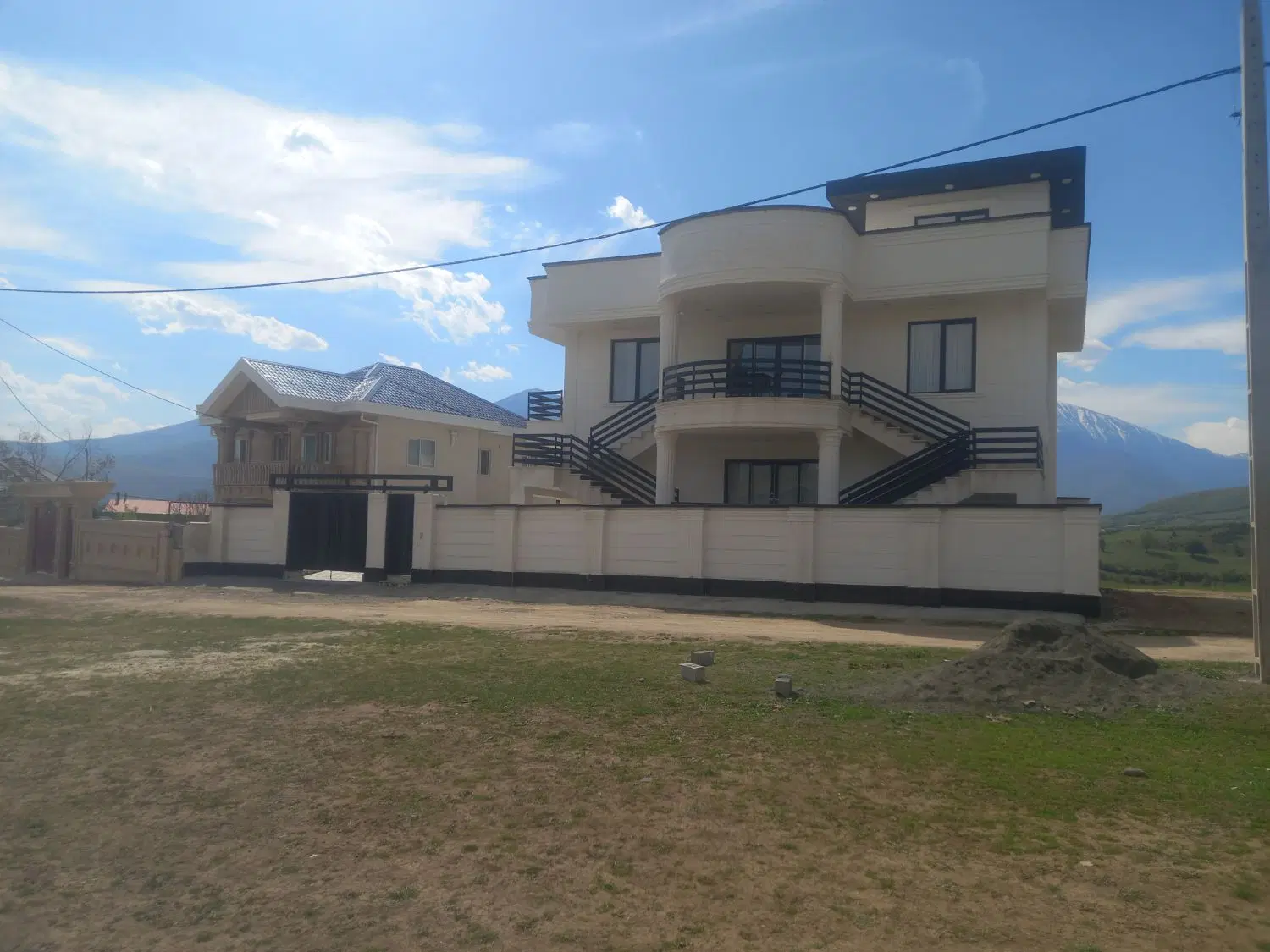 ۳۰۳ متر زمین روستای پردنگون داخل بافت با جواز ساخت