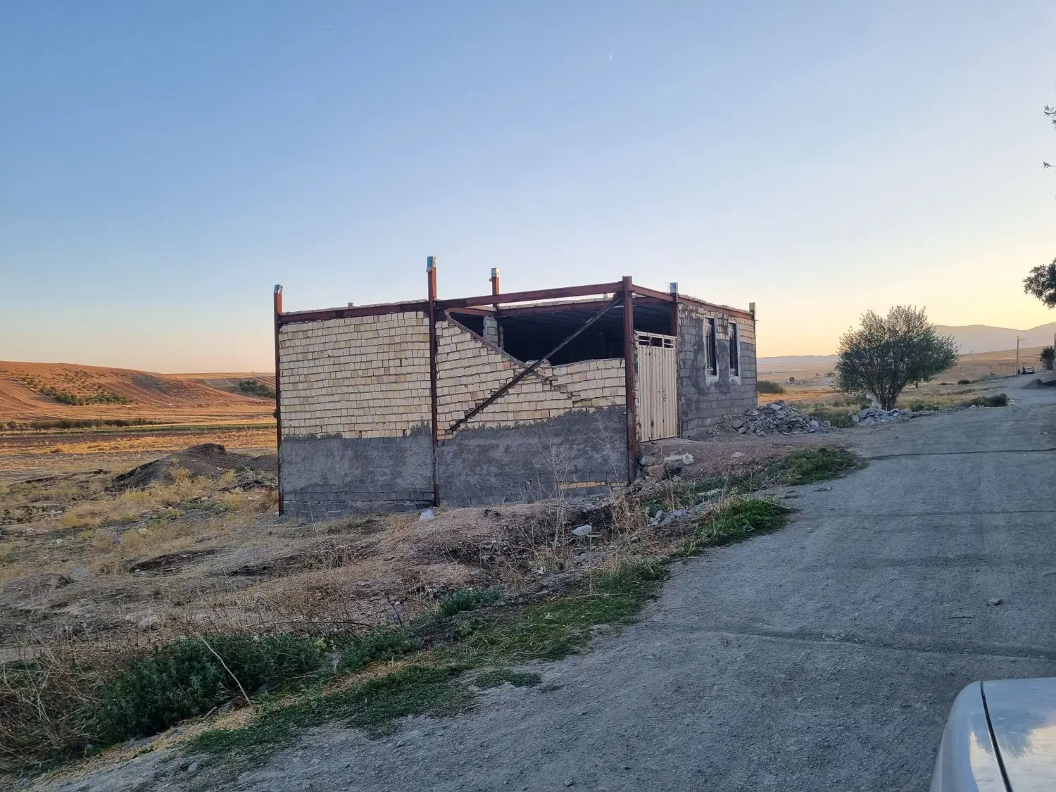 زمین کرم آباد