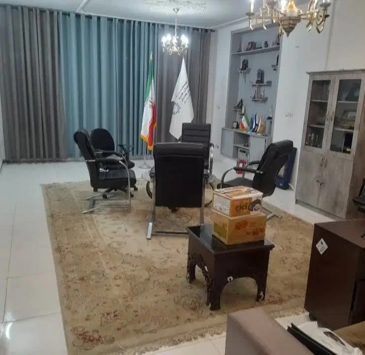 ۱۸ متر تجاری دائم و ۳۵ متر مسکونی_حیاط و زیرزمین