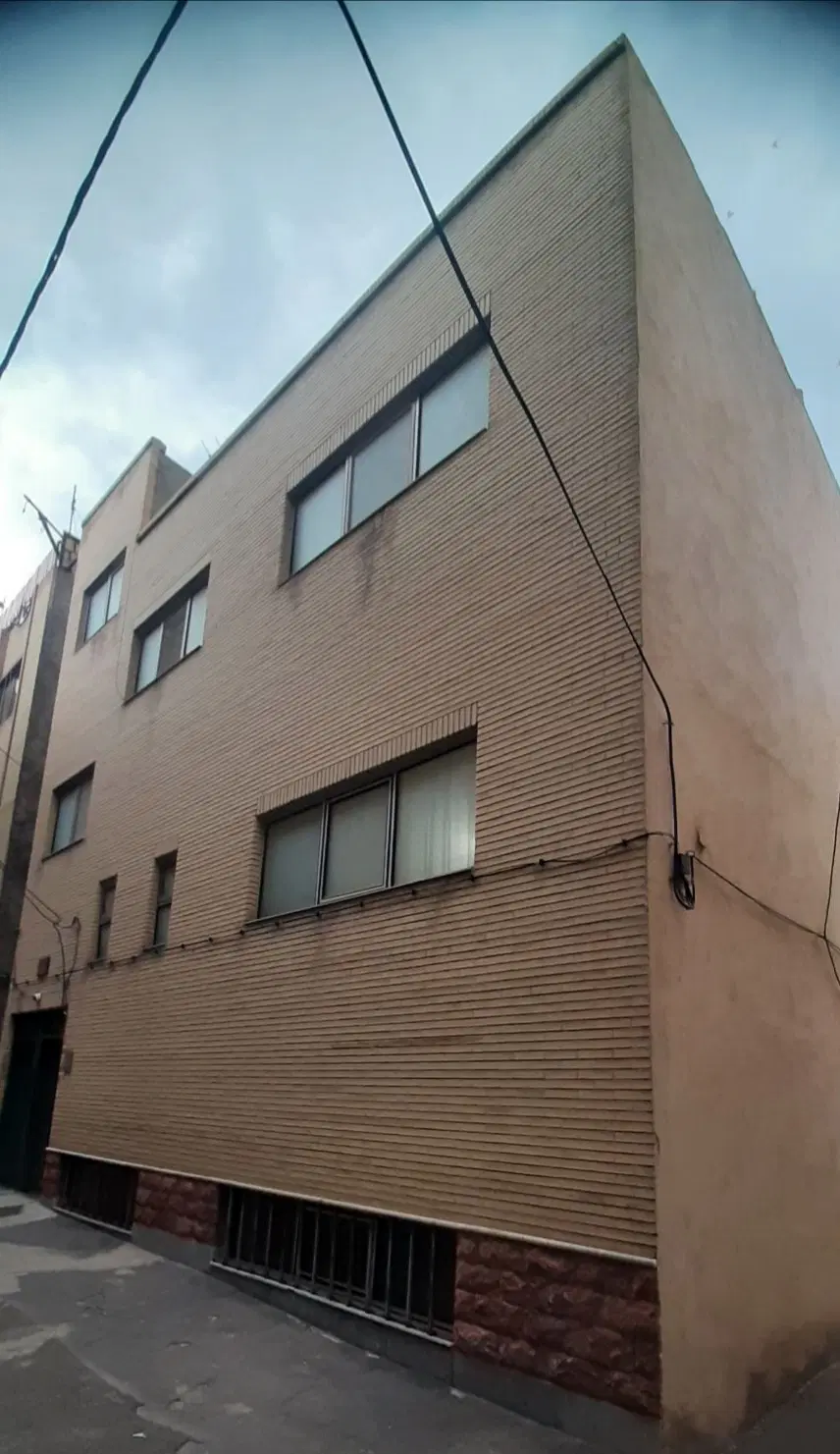 فروش سه طبقه آپارتمان یکجا با قیمت مناسب