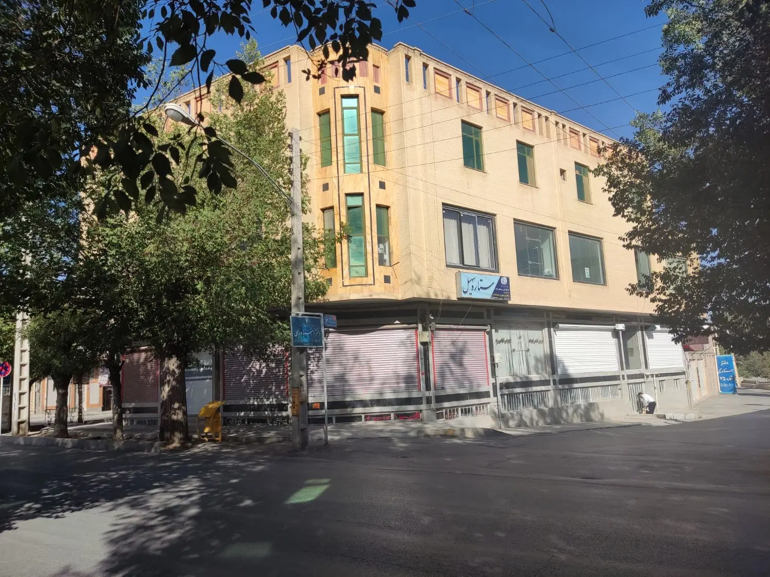 اداری ۶۵ متری