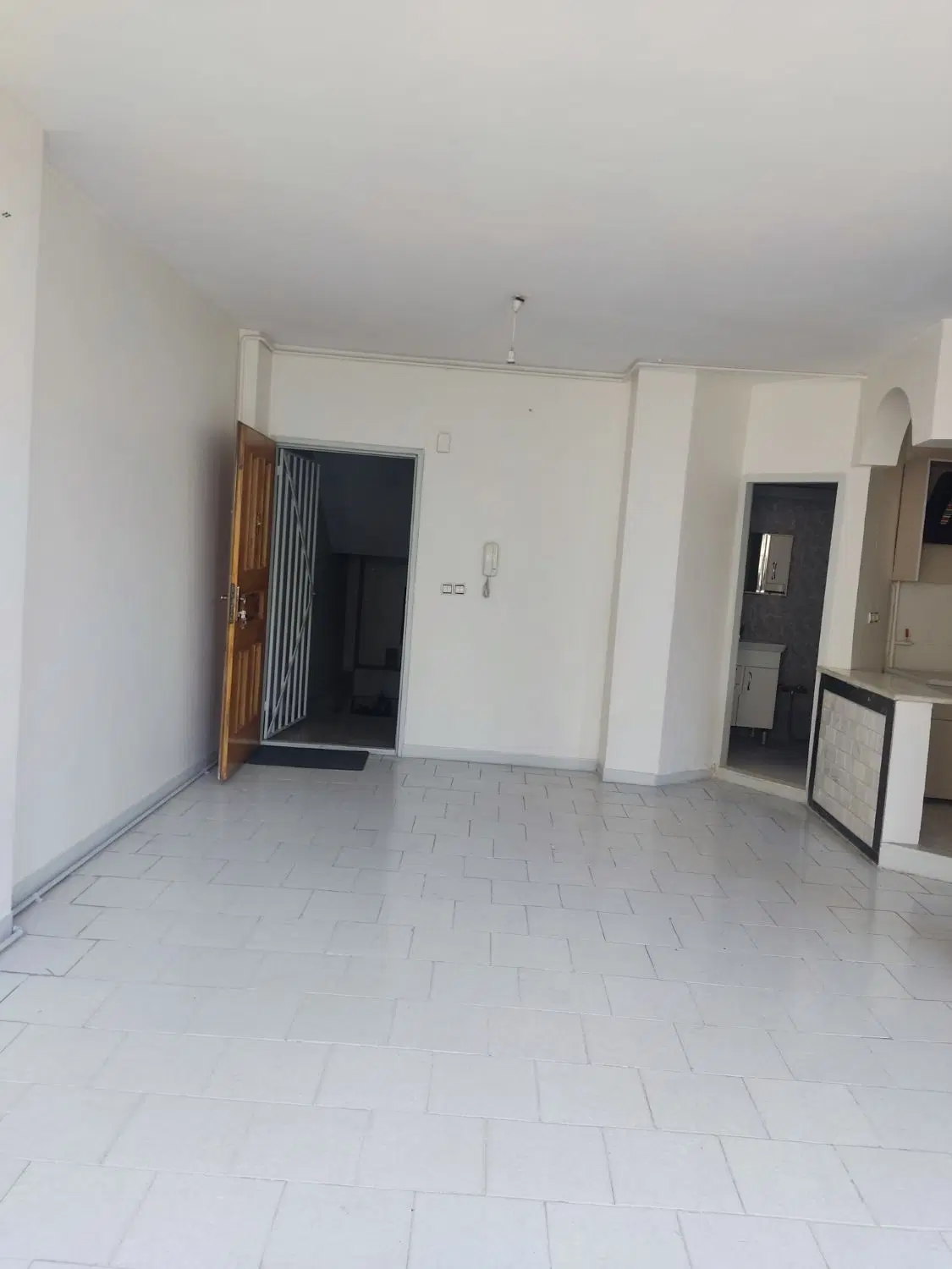 65طبقه دوم ب پارکینگ لطفاً املاک تماس نگیرید