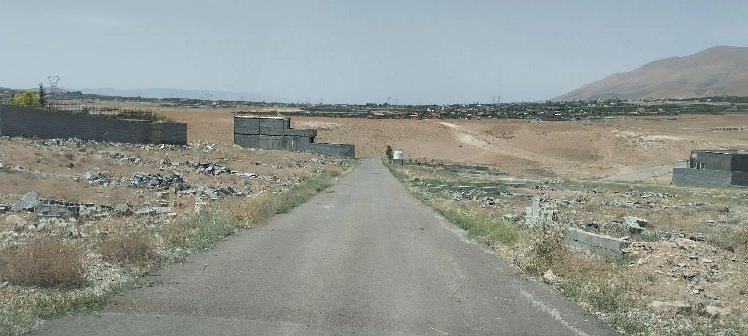۳۰۰متر زمین سند دار
