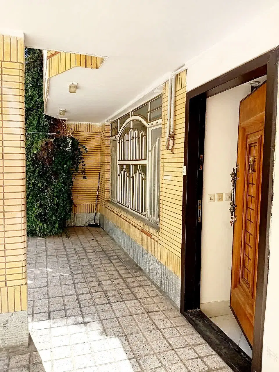 آپارتمان همکف شیک مرتب ۱۲۰ متری