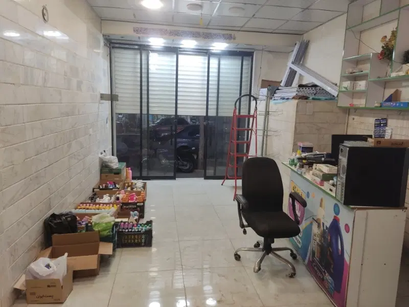 مغازه نبش میدان 25 متر