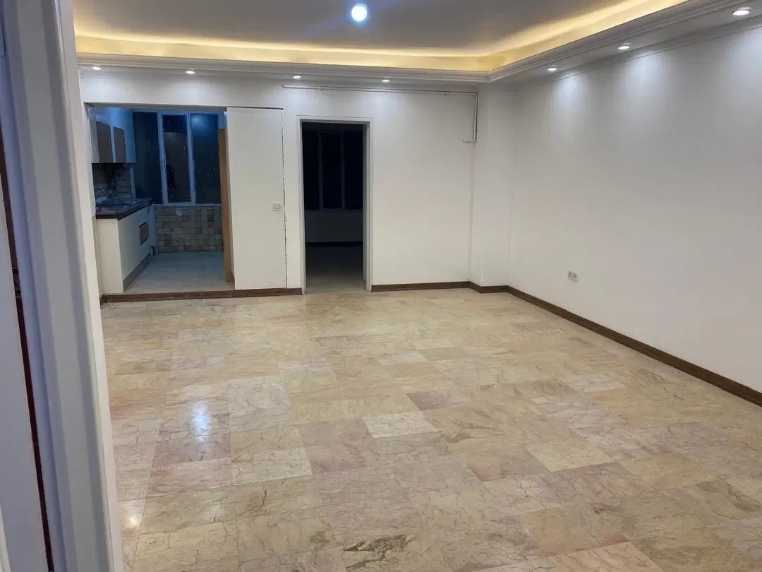 ۸۰ متر ۲ خواب بازسازی شده غرق در نور تخلیه