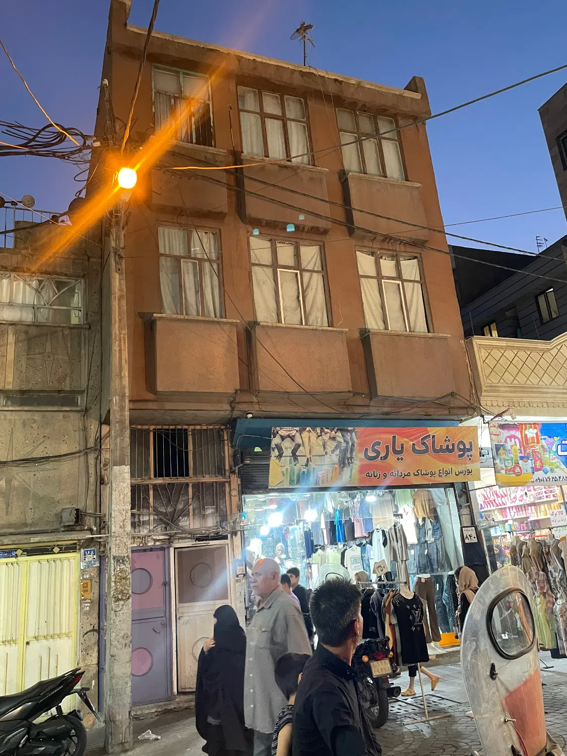 فروش مغازه تجاری و ملک مسکونی