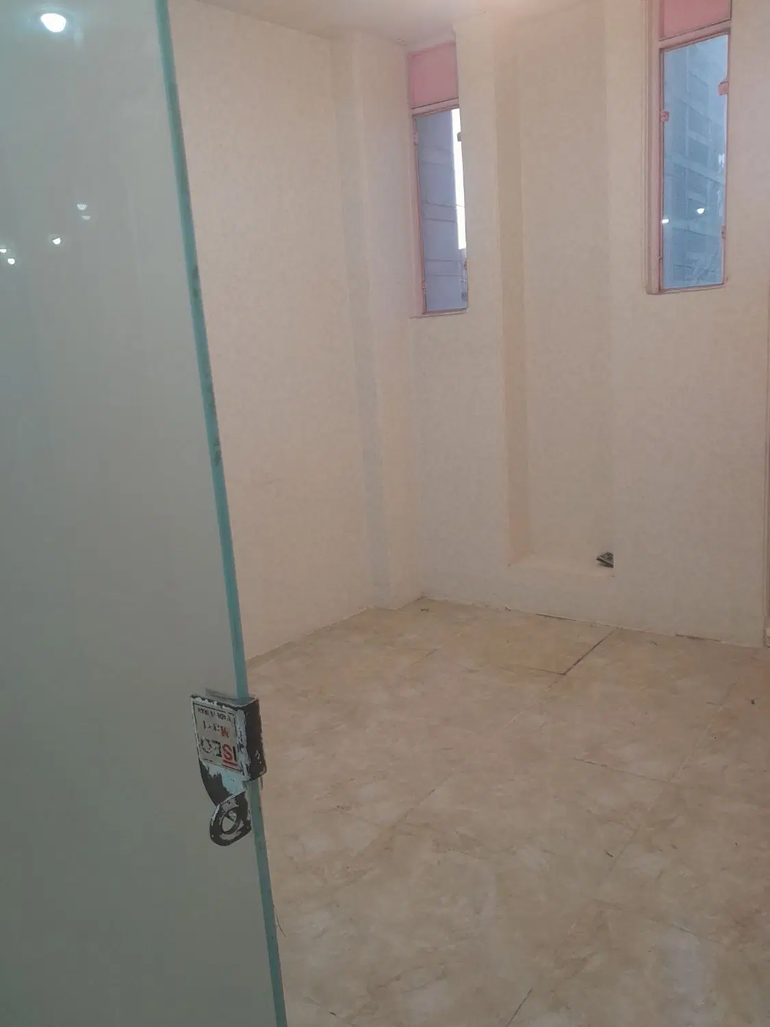 مغازه دفتر کار پاساژ نگین خیابان بهمنیار