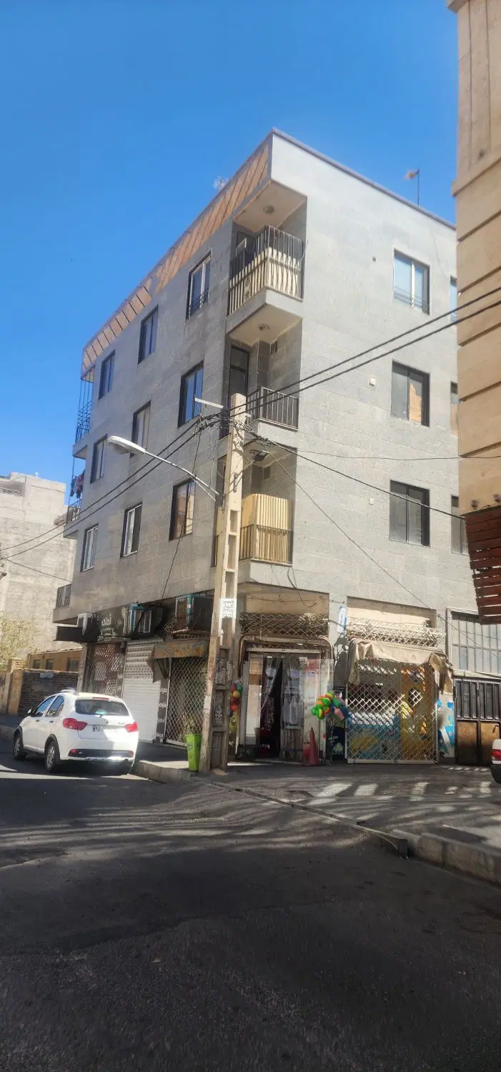 ۶۳ متر واحد طبقه اول نما گرانیت کاسبی تخلیه