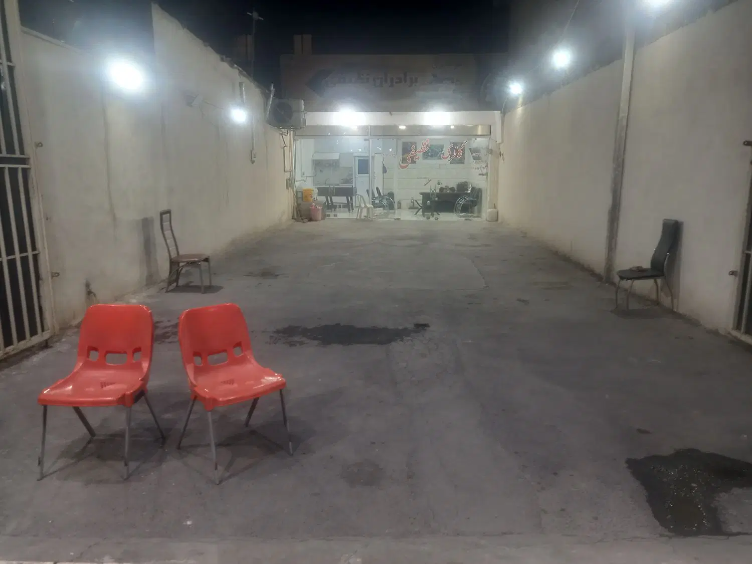 ملک سند دار با کاربری نمایشگاه اتومبیل