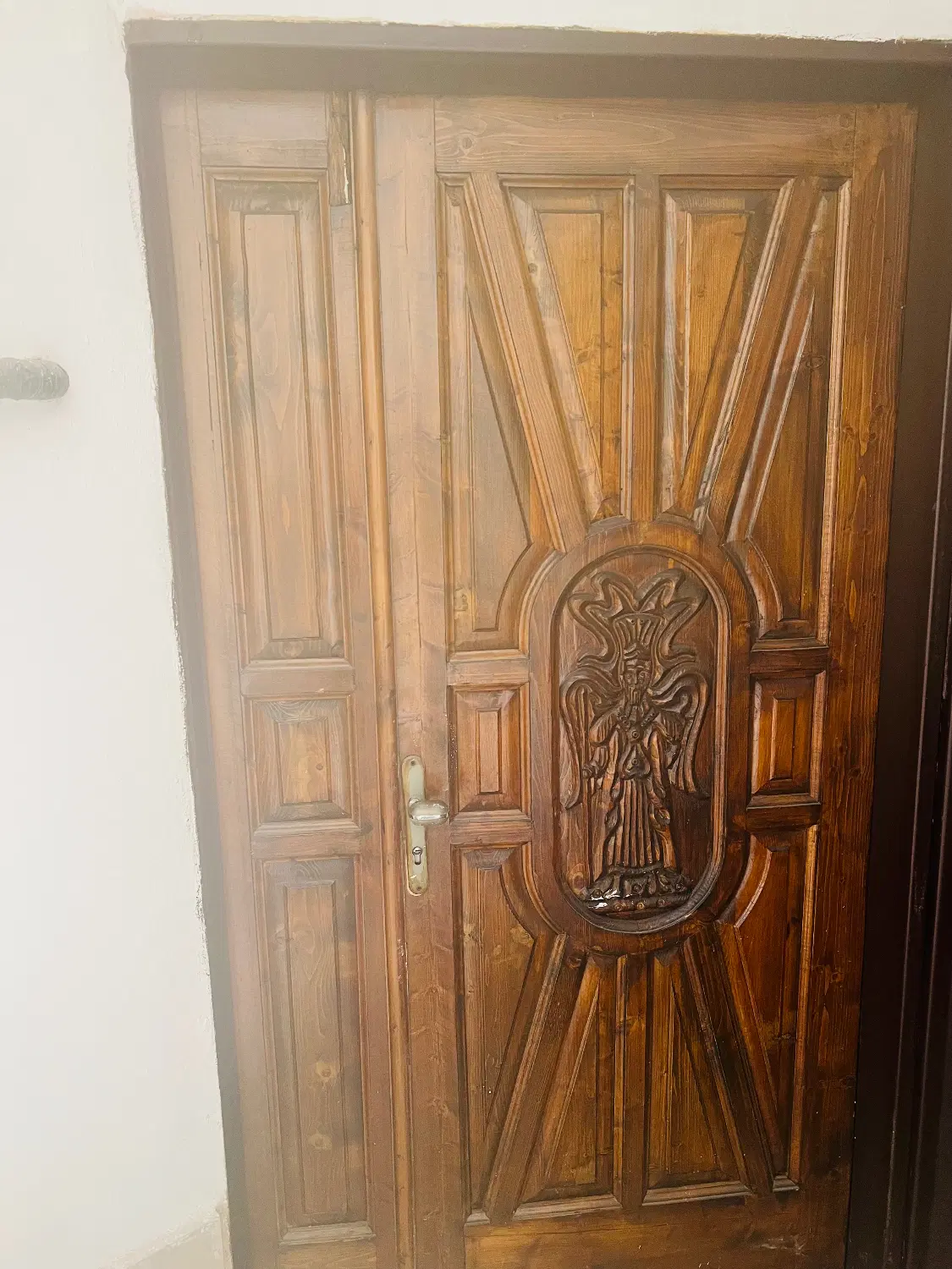 90 متر اپارتمان با پارکینگ و انباری