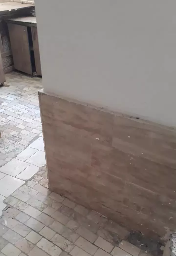 طبقه زیر زمین با نور فراوان