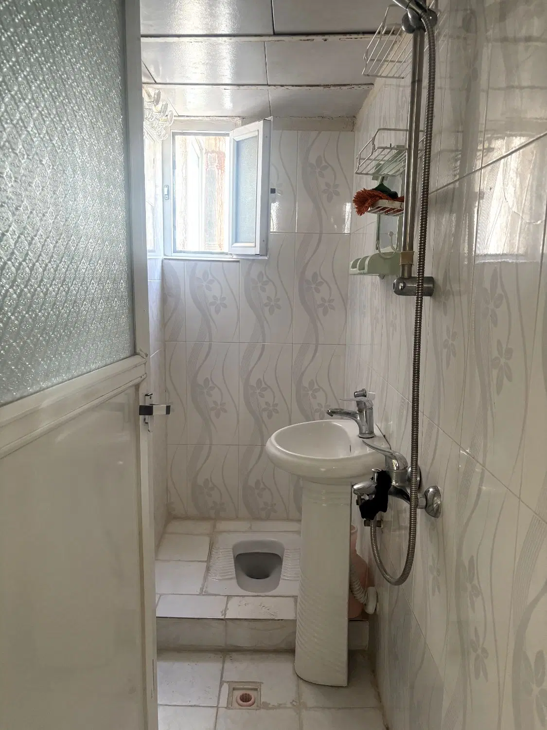 طبقه دوم داخل خیابان اصلی