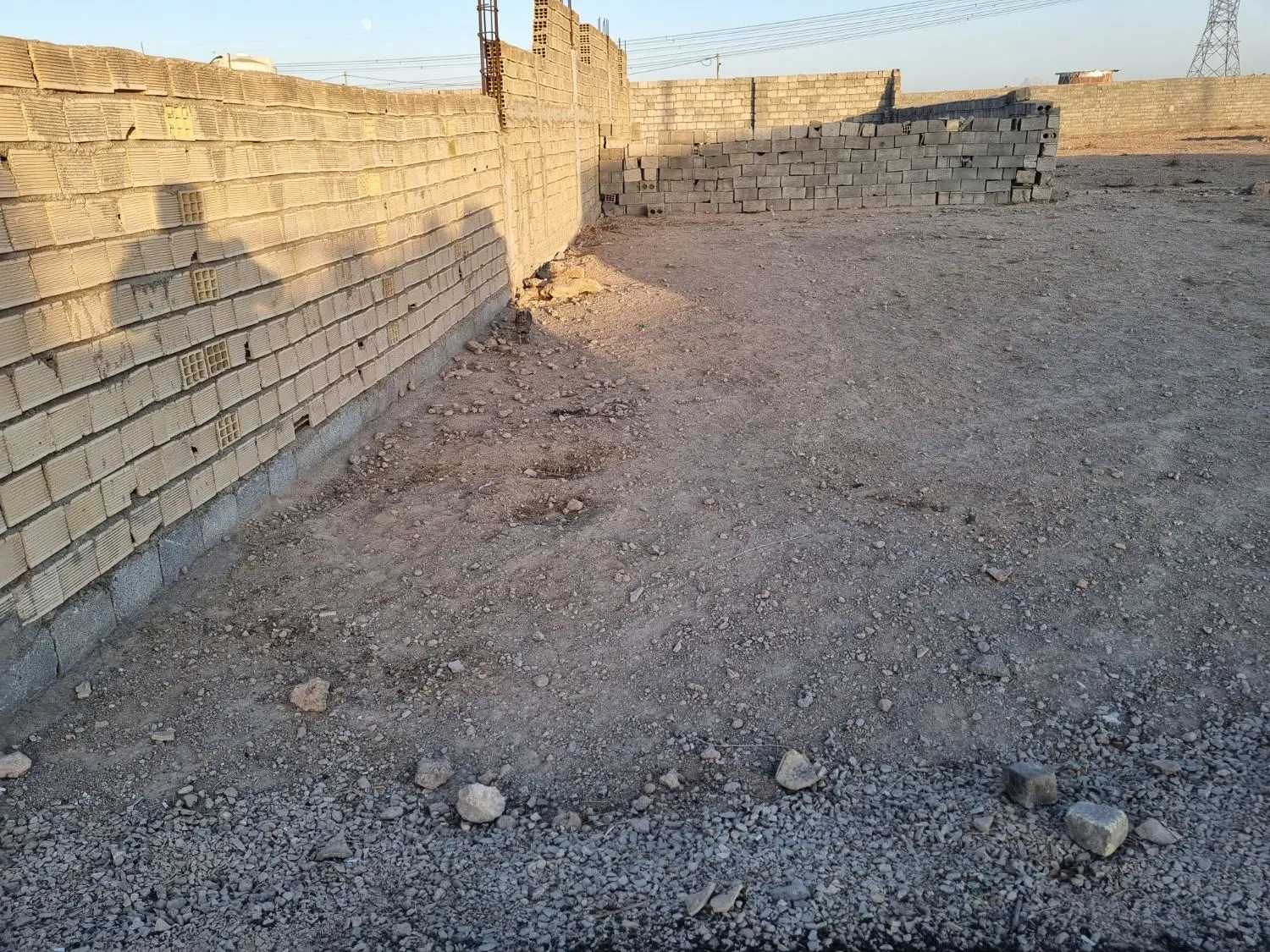 زمین ۶۰۰ متری در نزدیکی شهر مجلسی