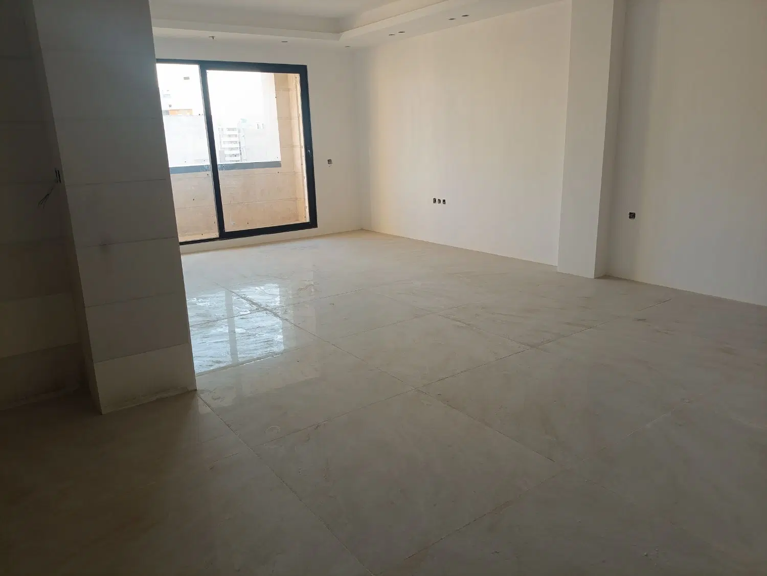 واحد مسکونی و یک باب مغازه تاپ