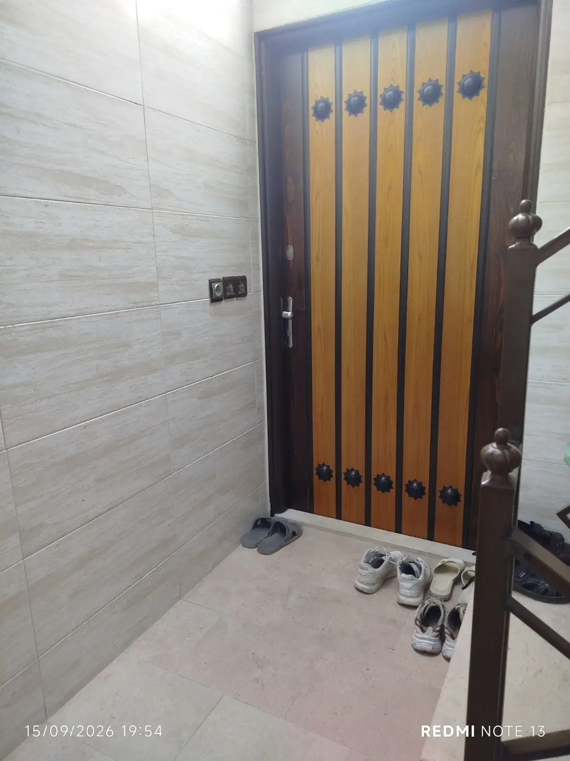 یک واحد آپارتمان 83متر  دو خواب با سند تک برگ