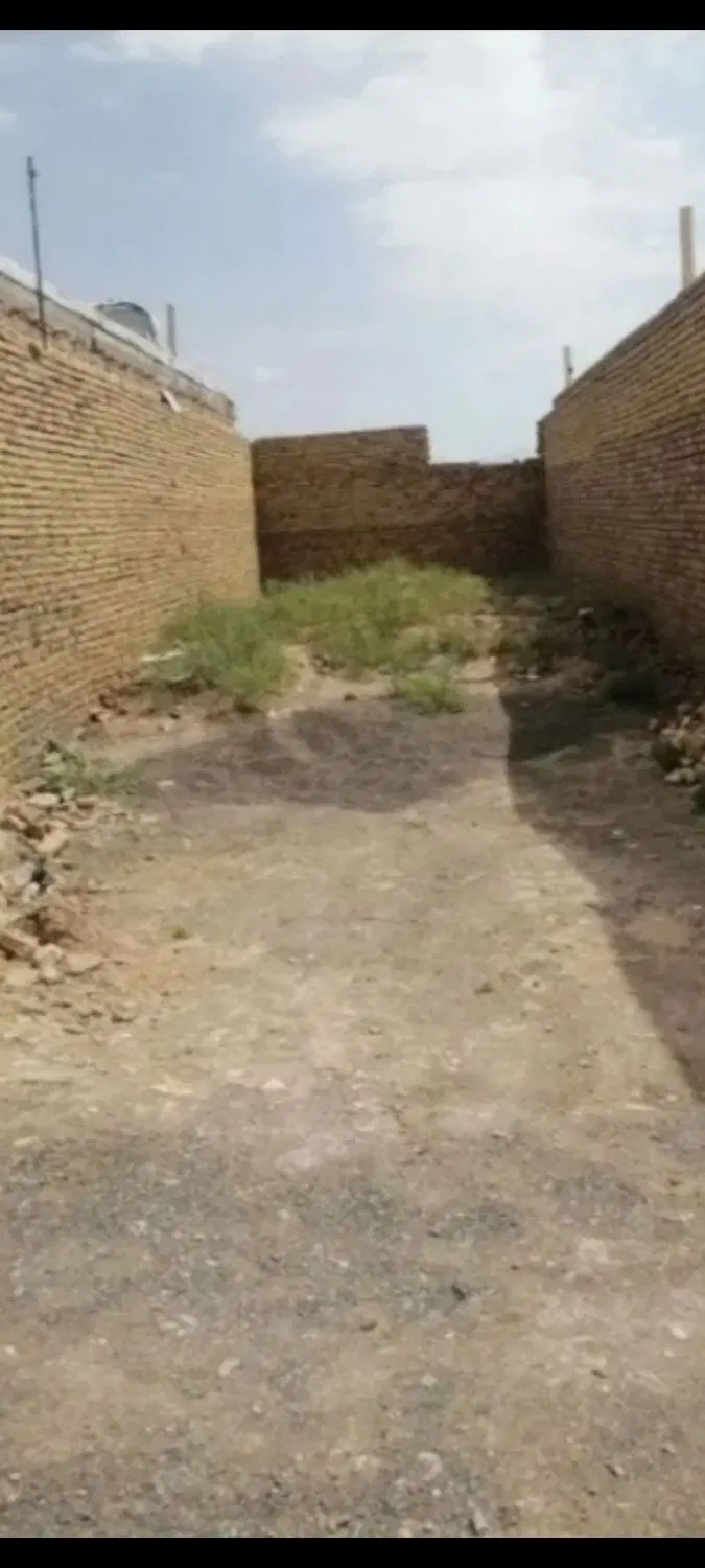 زمین چهار دیواری چهل متری دوم