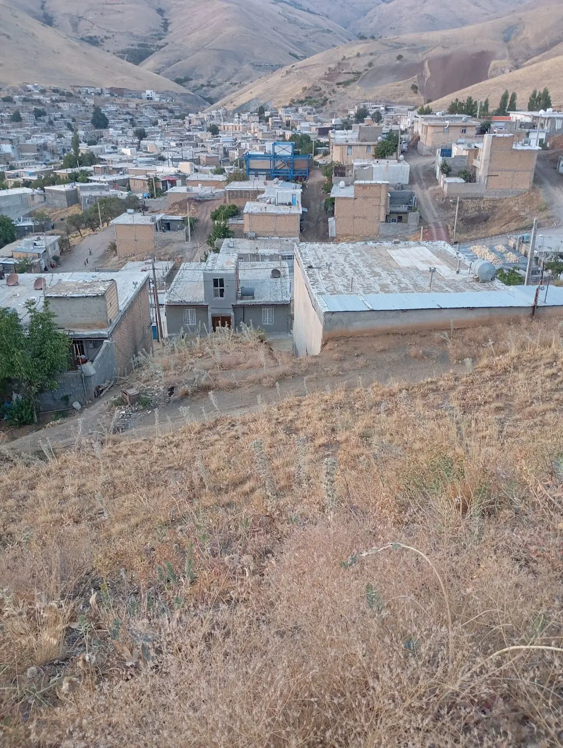 زمین روستای شاهینی