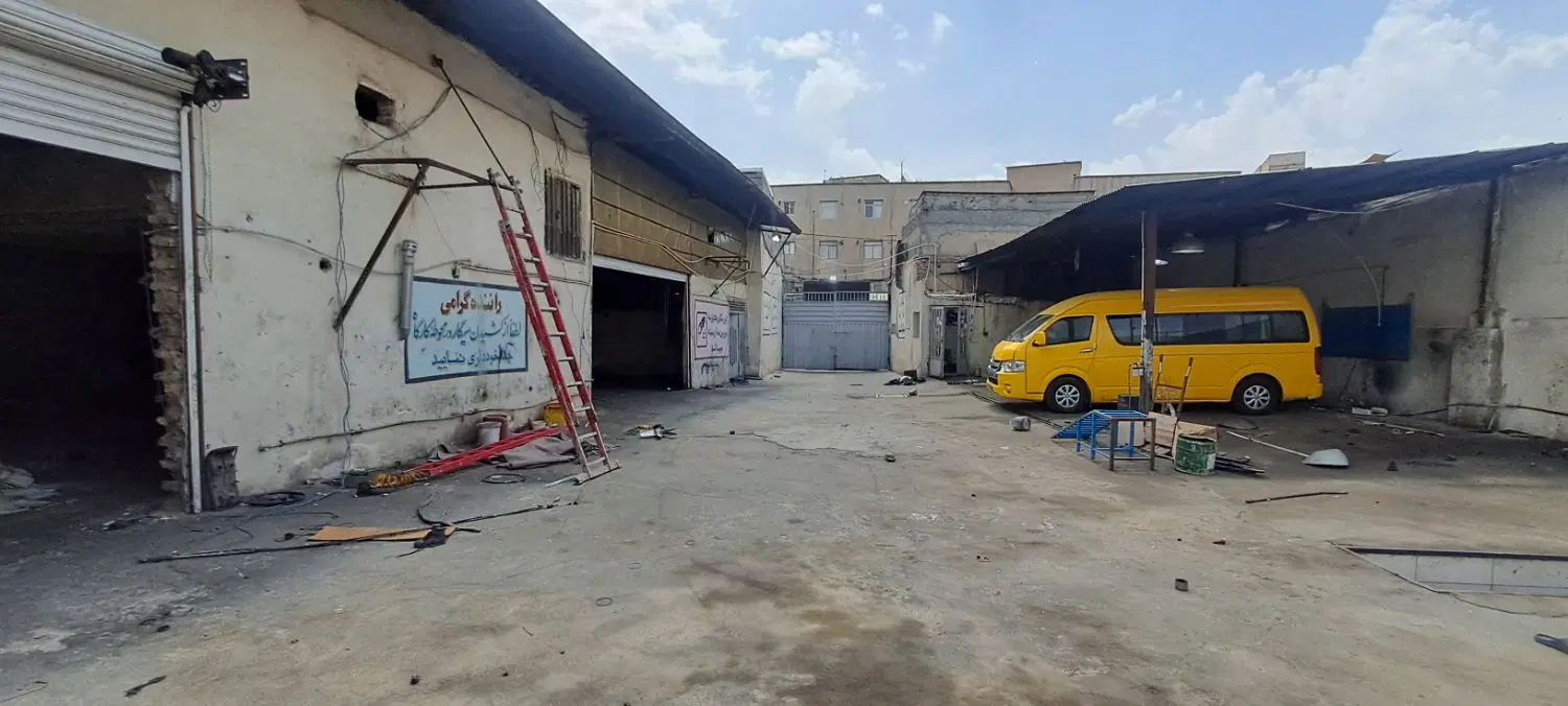 ۷۰۰ متر تجاری