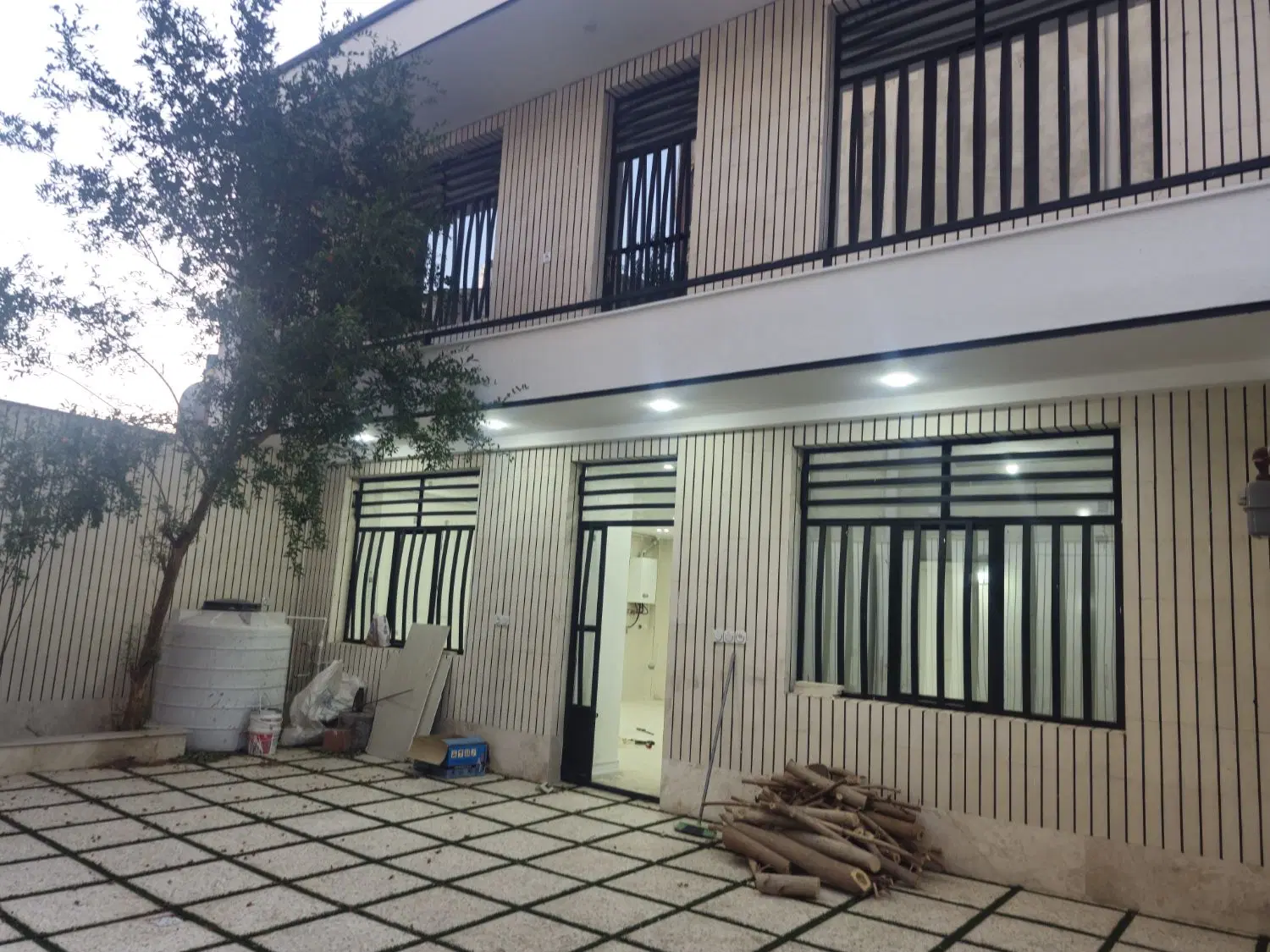 خانه ویلایی دوطبقه .دونبش..