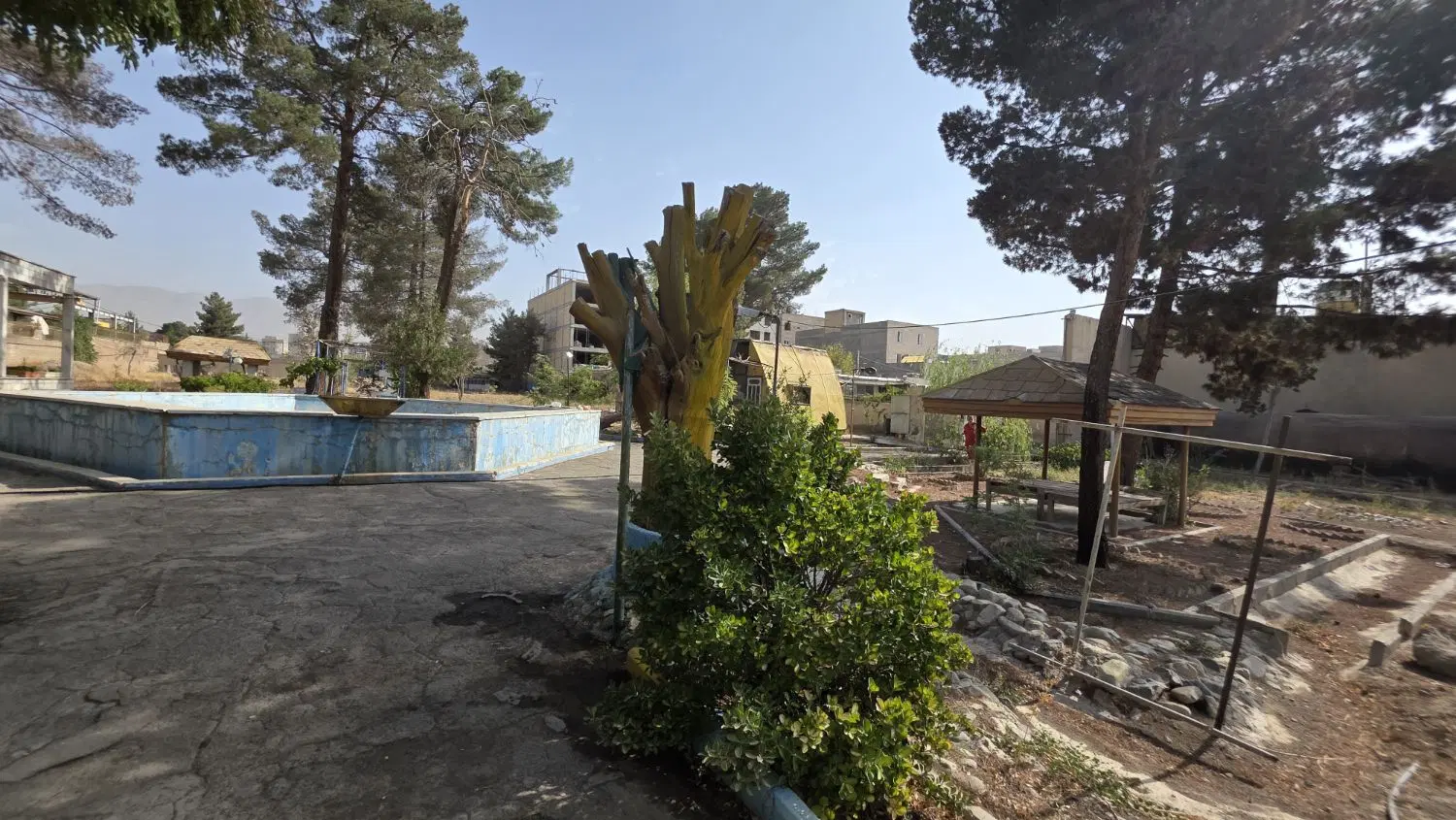 کارخانه زمین ۱۰هزار متری