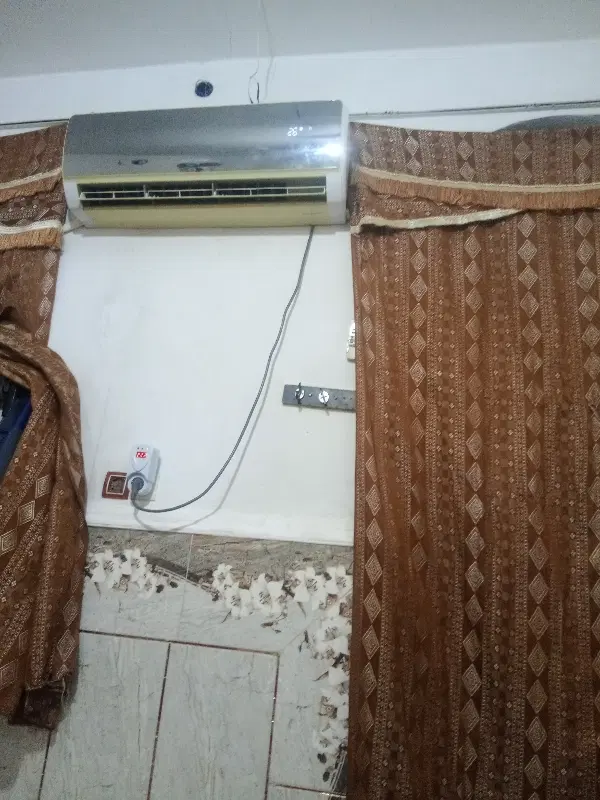 مغازه  جنب رستوران سیب