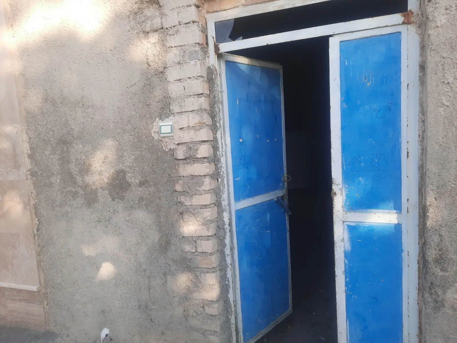 منزل ۱۴۰متر دارای ۴ امتیاز گوشه عظیم کوچه کمره ای