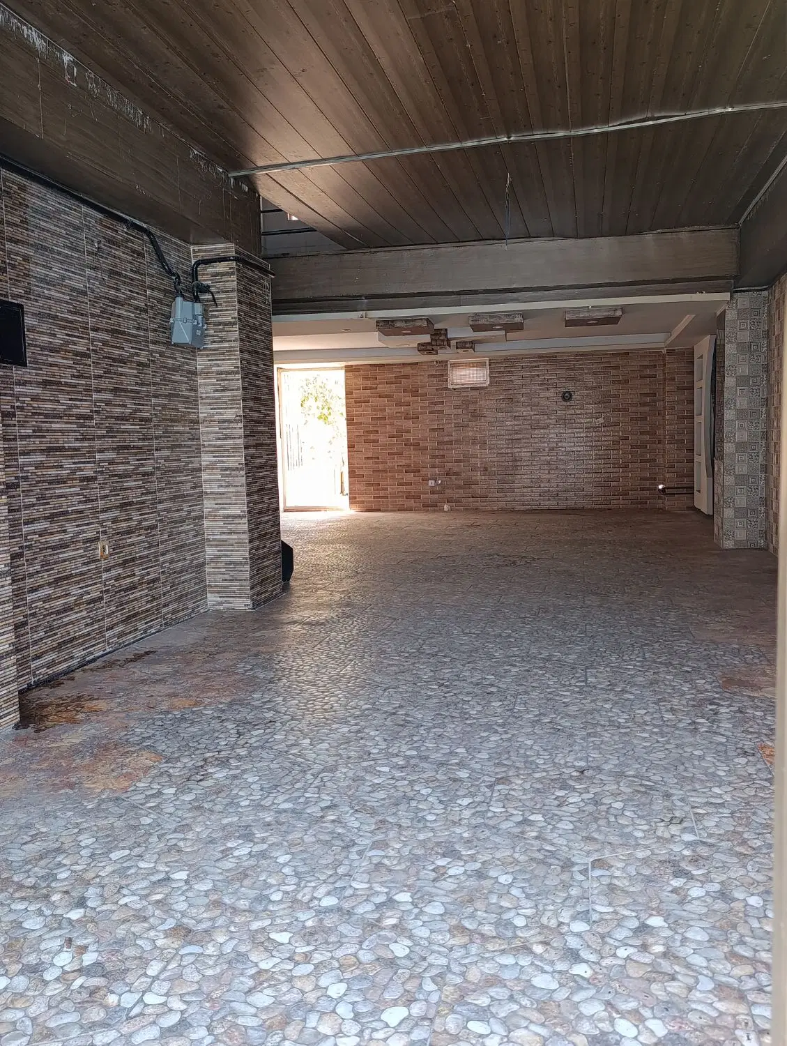 مغازه دو طبقه بر خیابان اصلی مناسب کافه