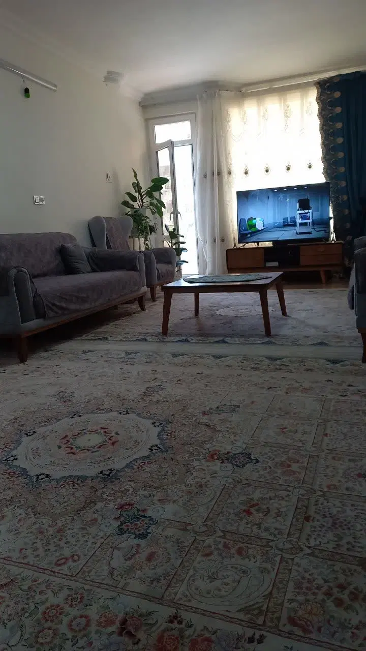 97متر اوایل لادن نزدیک مترو