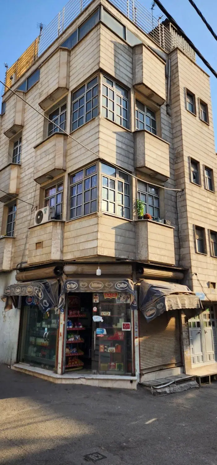 ساختمان 75متری با تجاری رسمی