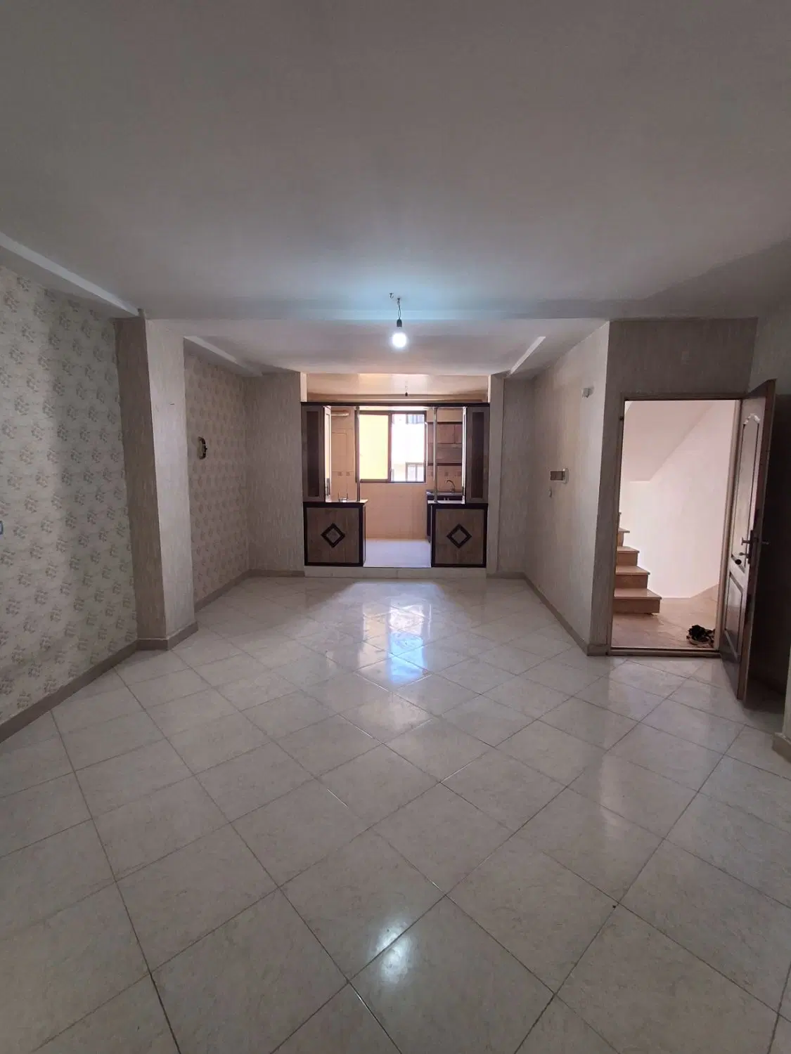 آپارتمان دوخوابه با پارکینگ