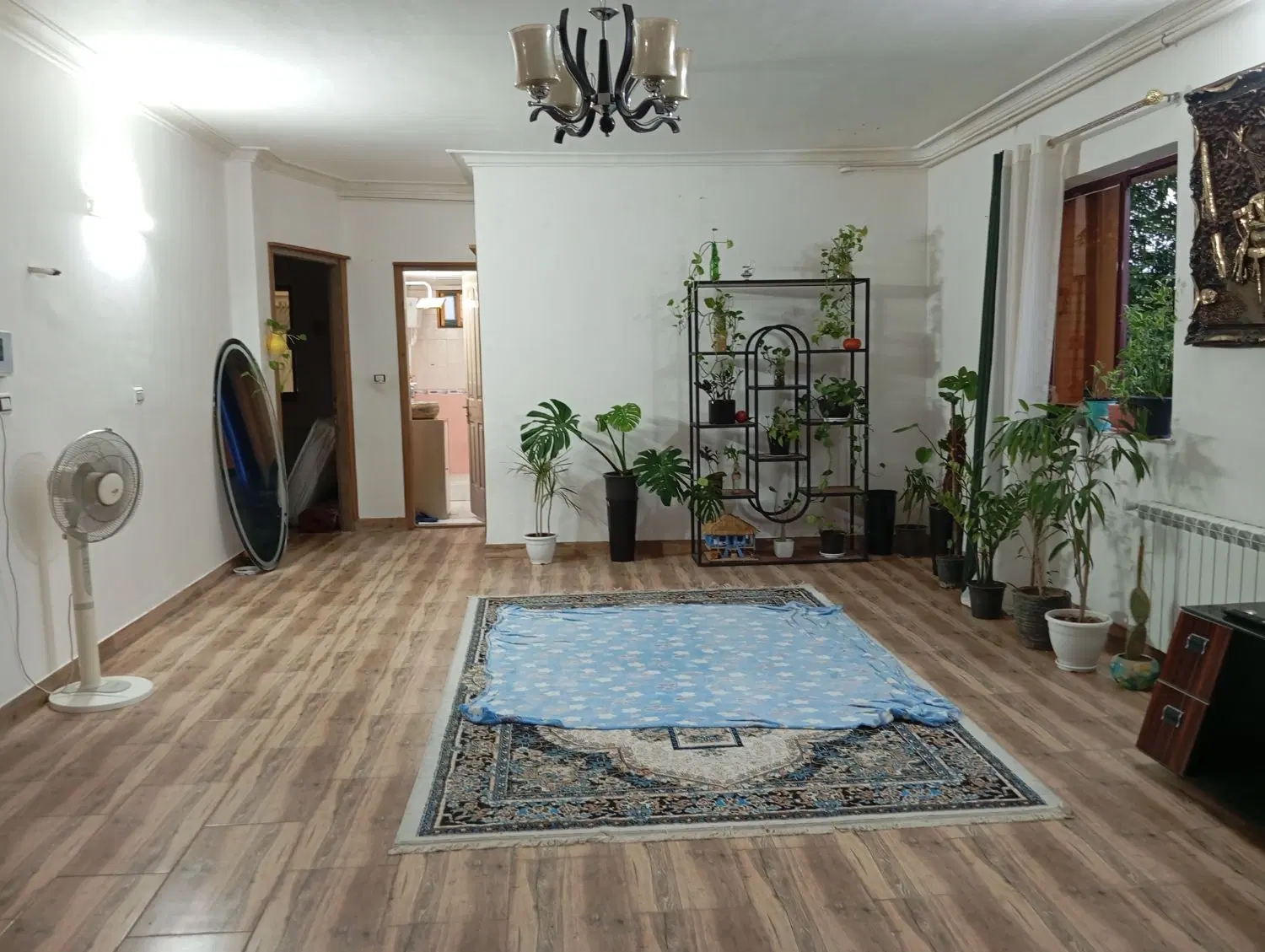 طبقه اول۱۳۰ متری