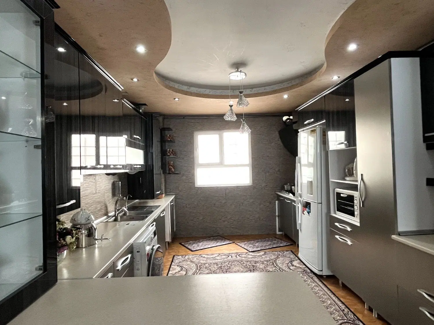 ۲ طبقه یکجا در دادگستری