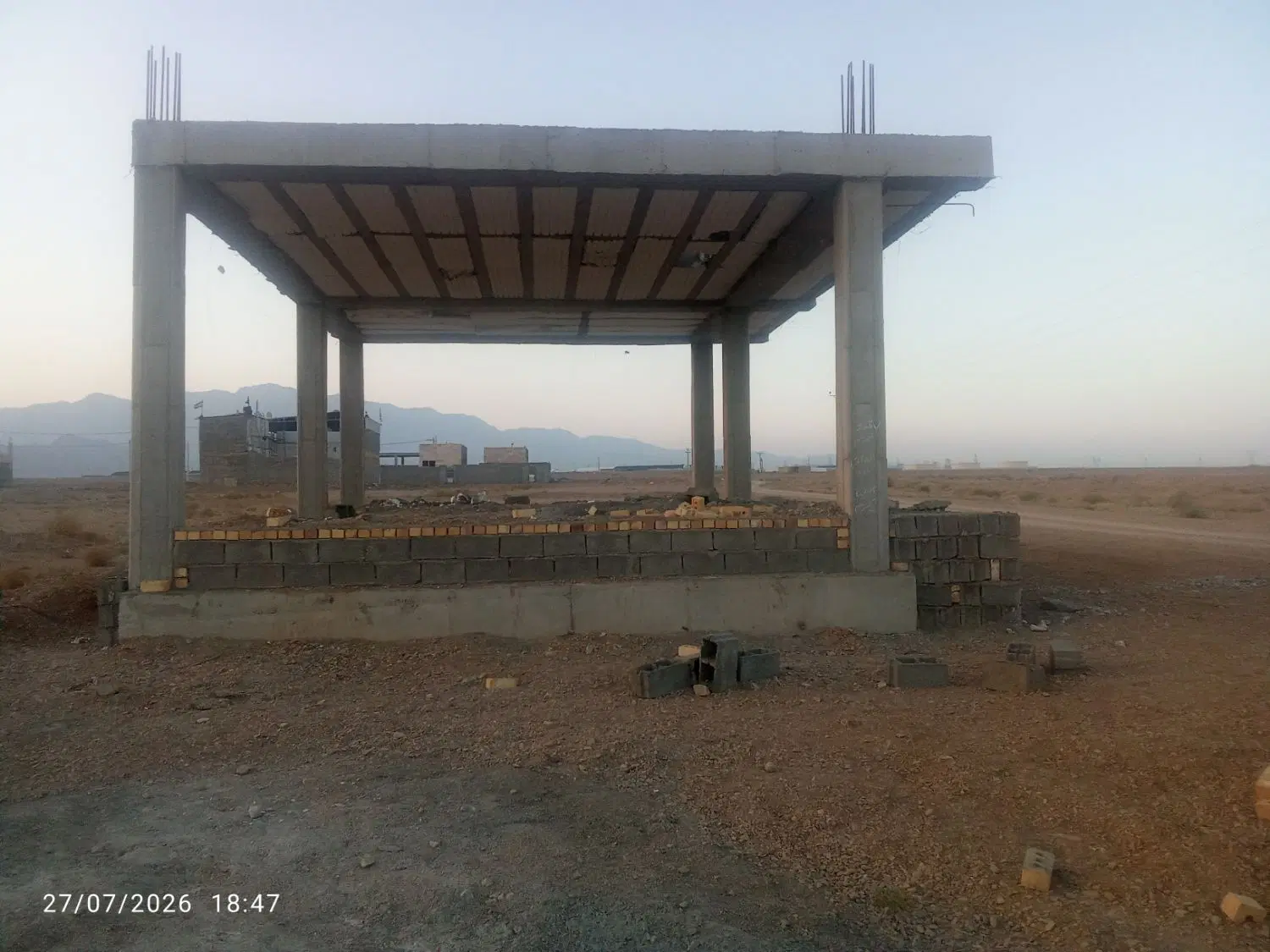 ساختمان نیمه کاره دهملا