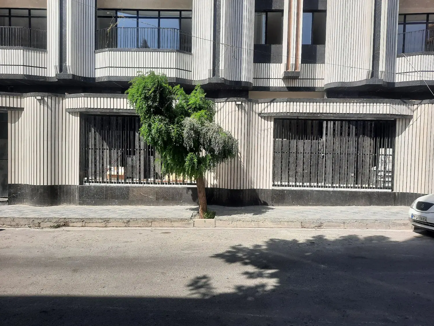۱۲۵متر ۳خواب گل آرا جنوبی طبقه ۲کلید نخورده