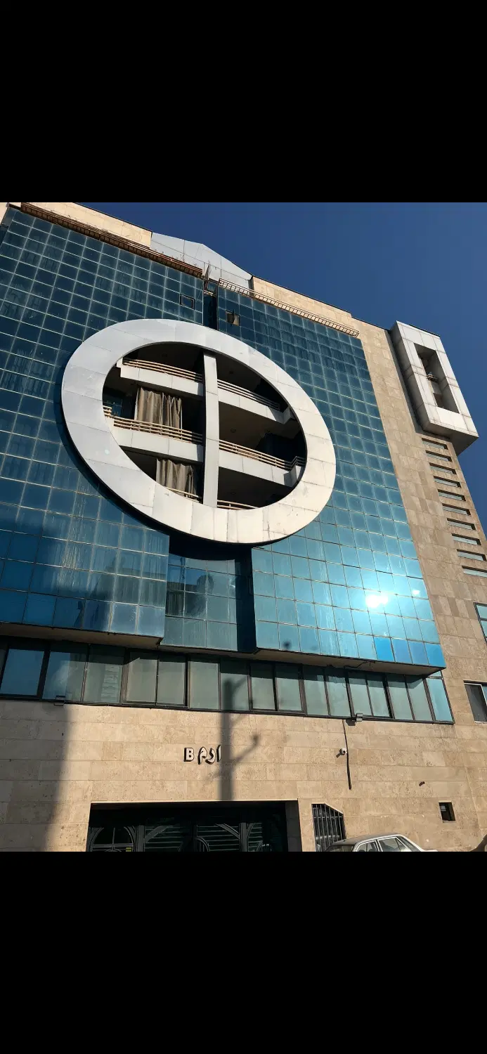 ۳ خواب خیابان دانشگاه