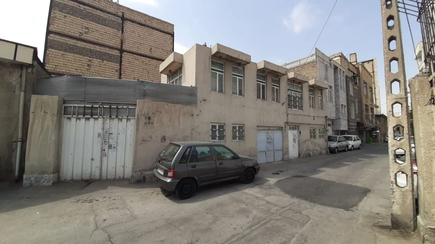 ملک کلنگی ۱۸۰ متر  ۱۶ متر بَر  مناسب ساخت