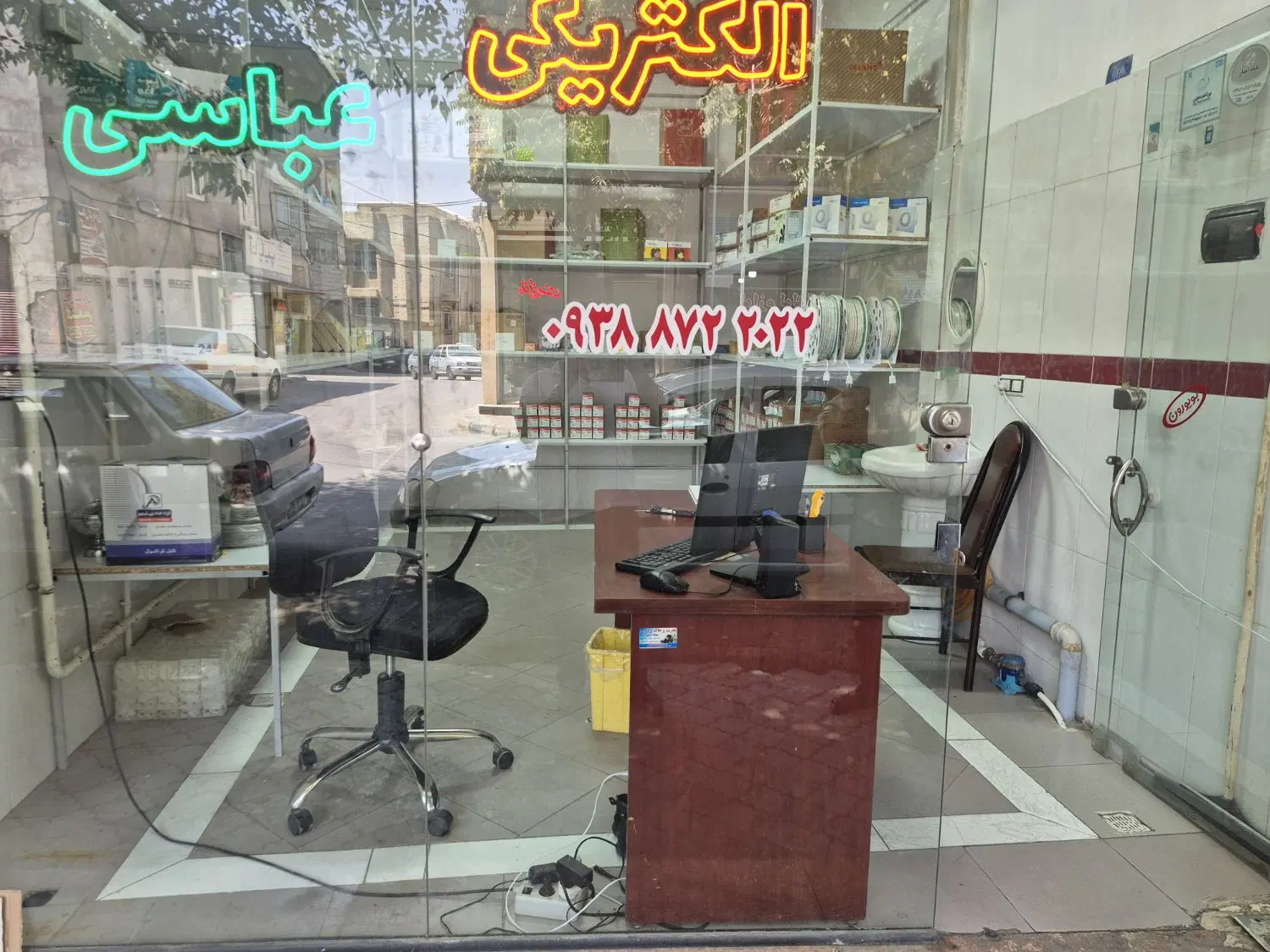 مغازه واقع در خیابان شهدا جنب مسجد امام حسین