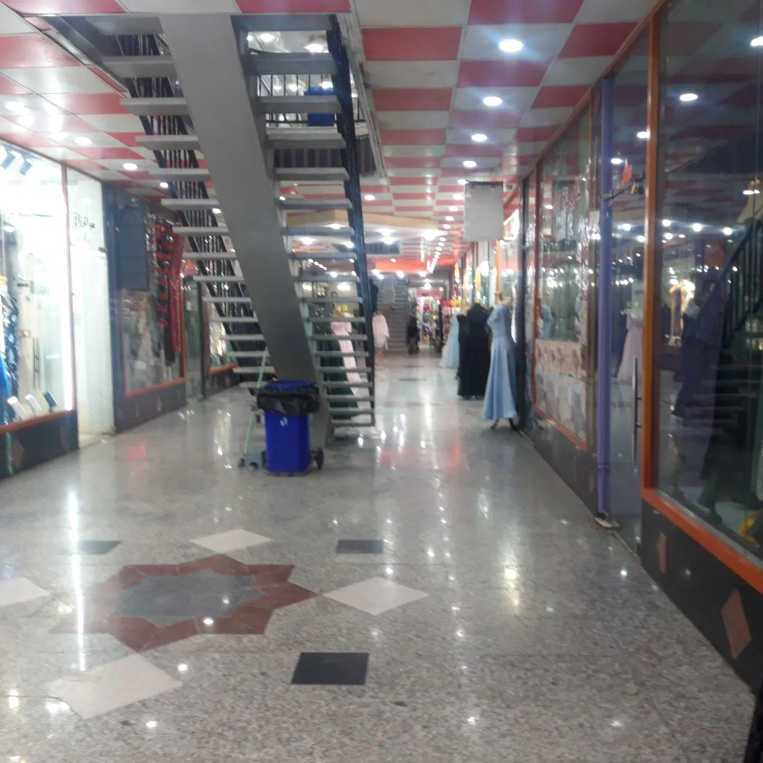 بهترین جای مرکز شهر وبورس لباس کرایه مجلسی
