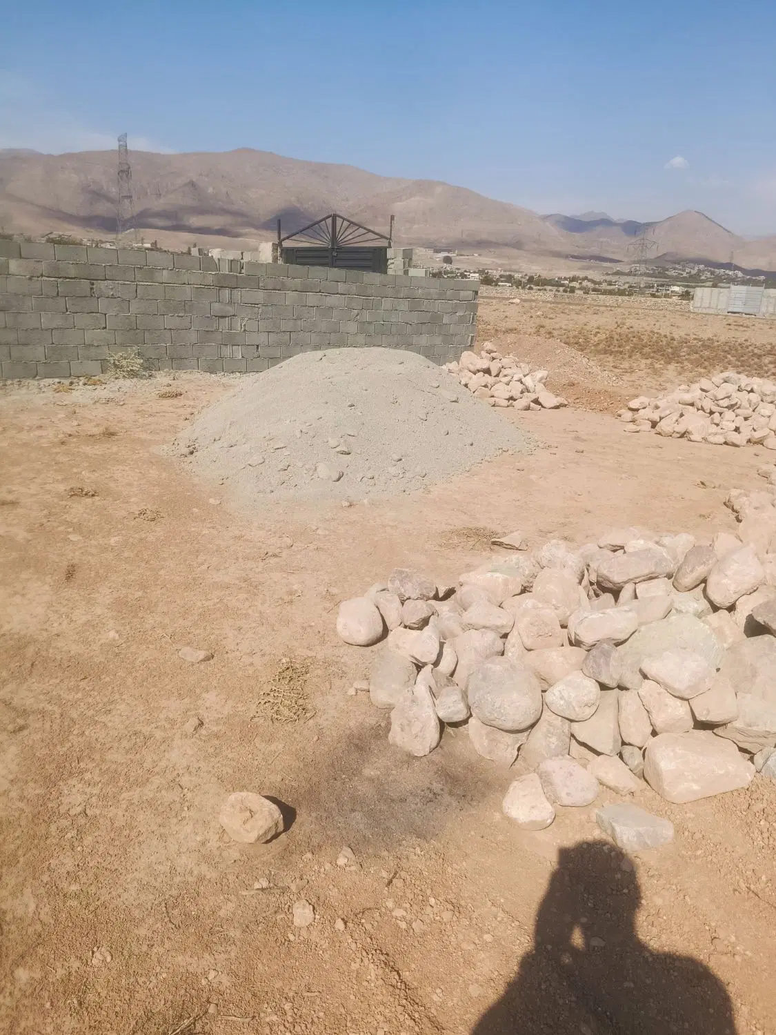 زمین ۲۰۰ متری درفشند