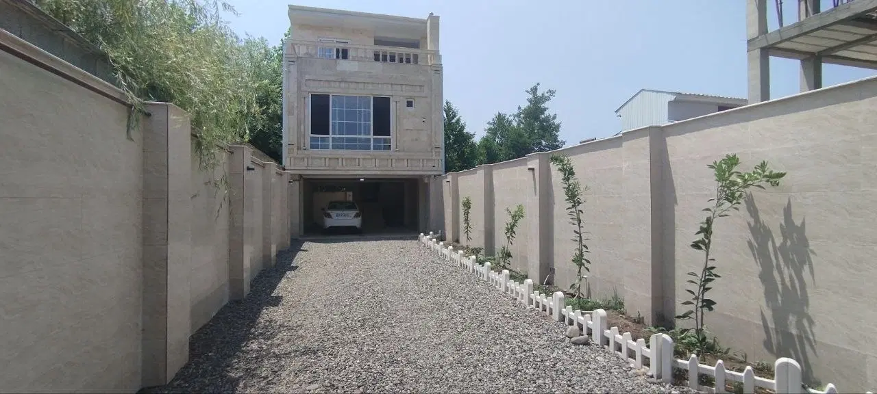 ویلا کوچه منتهی به دریا زیبا کنار باغ محله