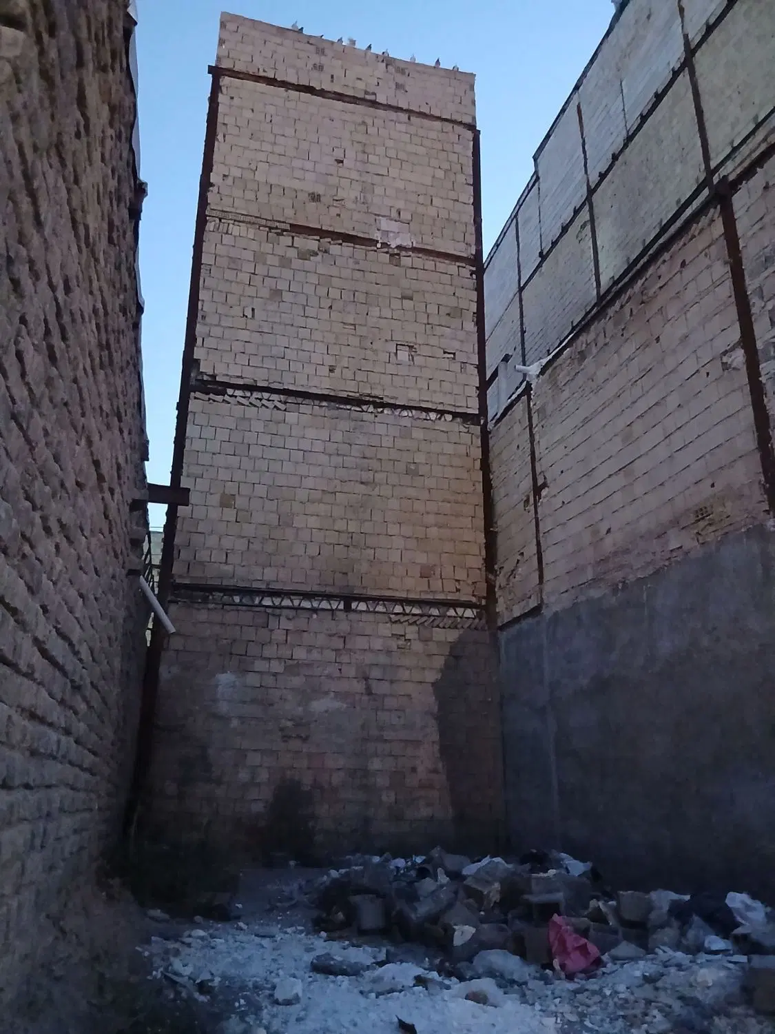 زمین فروشی