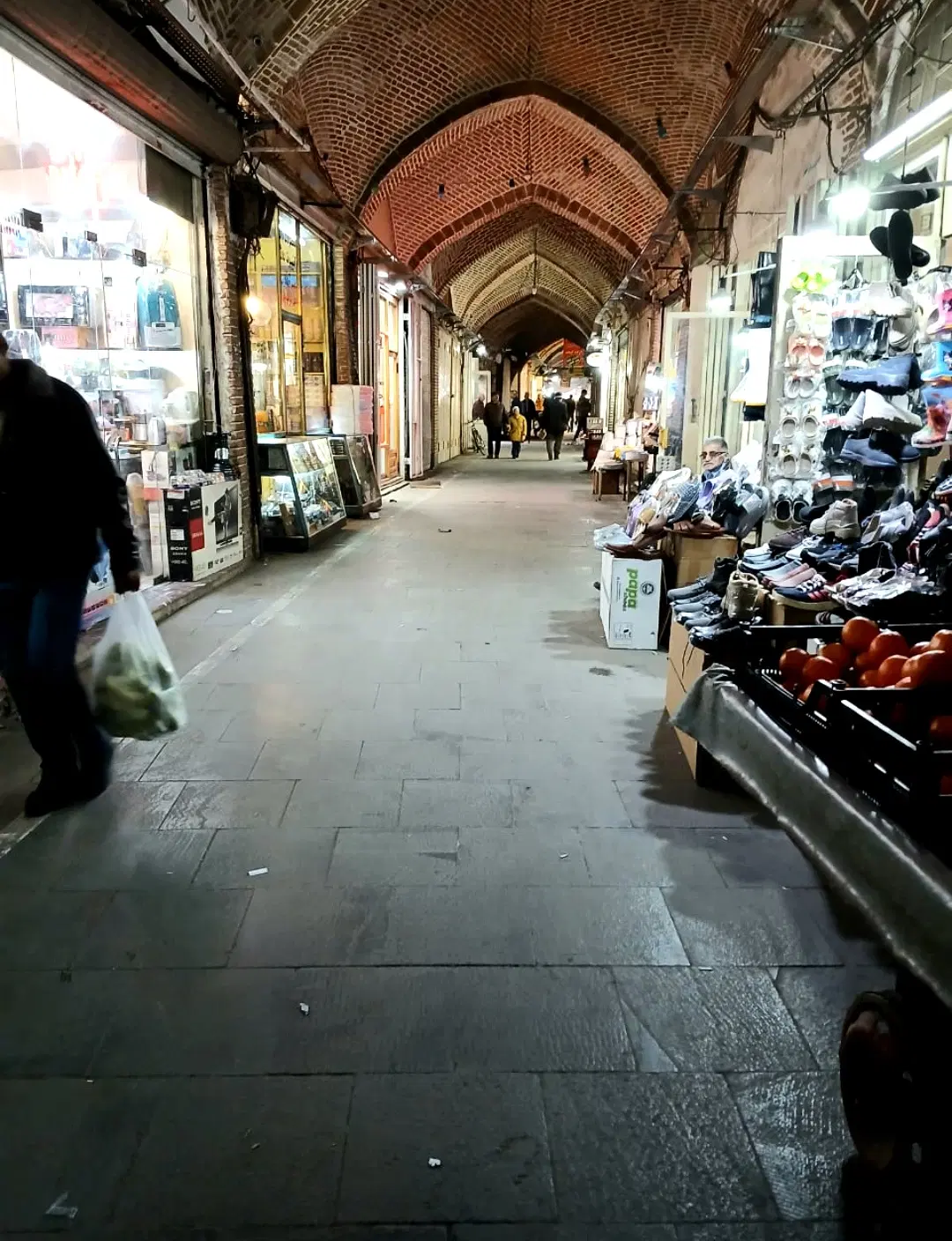 مغازه در بازار شتربان