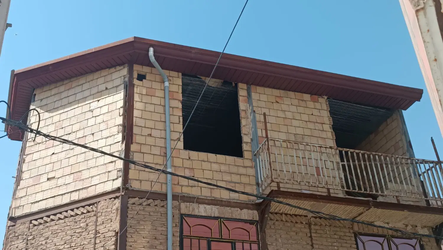 آپارتمان نیمه کاره کاسبی غرق نور