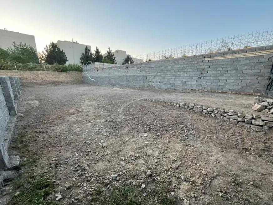 ۳۲۰متر زمین چهاردیواری(شهرک ویلایی)