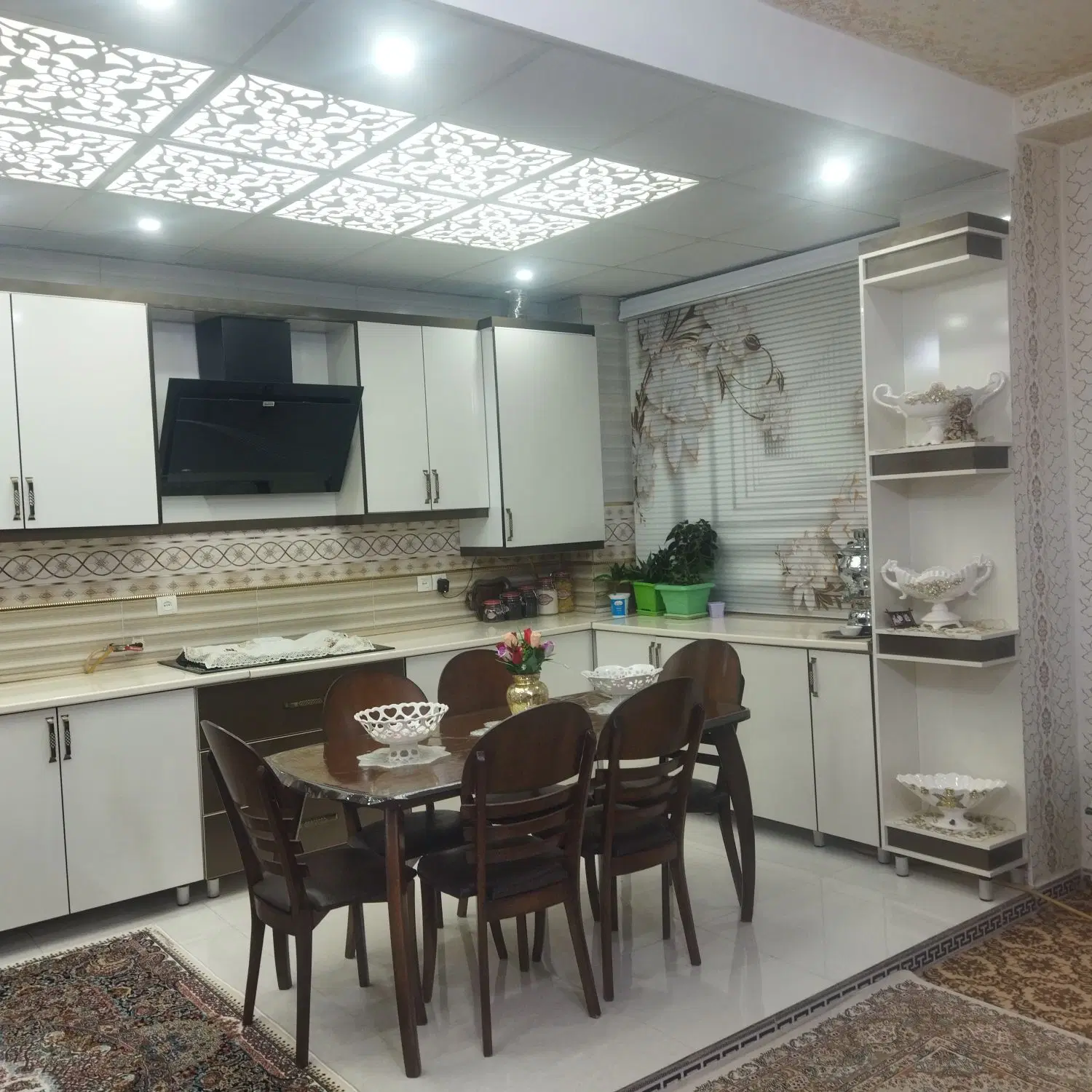 اجاره واحد ۱۳۰ متری شهرک شهرداری جهاد طبقه ۲