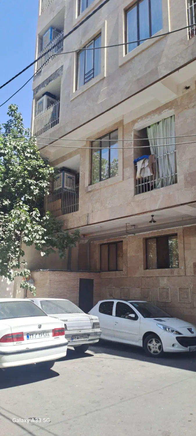 واحد همکف روی پارکینگ