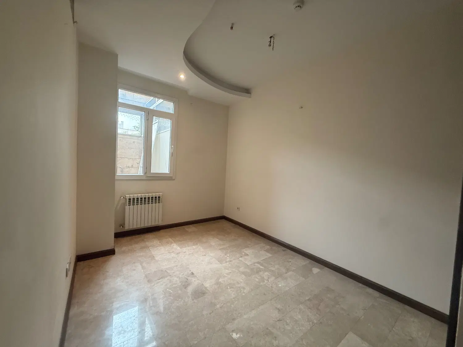 ۸۰متر سوهانک غرق نور، پارکینگ انباری